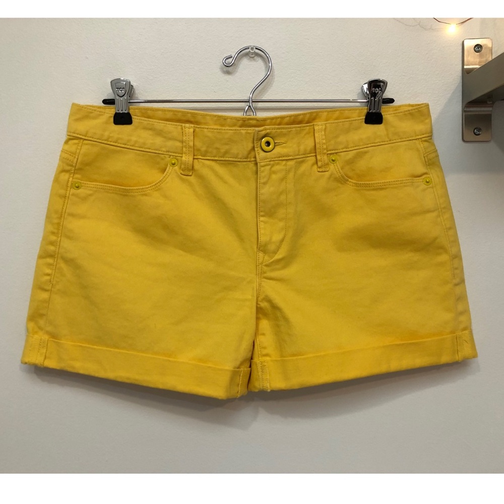 SUMMER YELLOW SHORTS